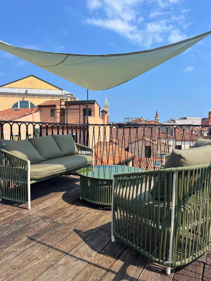 Stylish Apt w Panoramic Terraces Heart of Venice