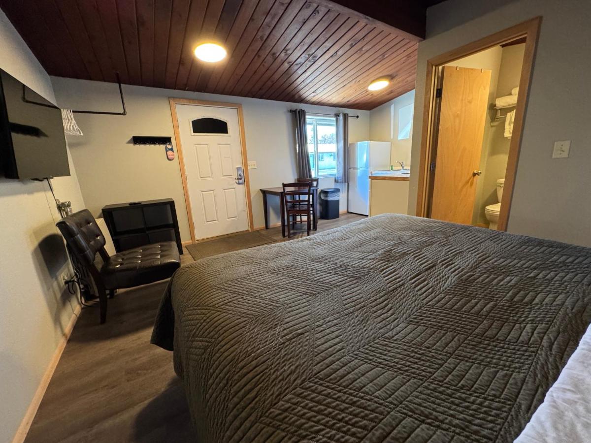 Pioneer Motel — photo 10
