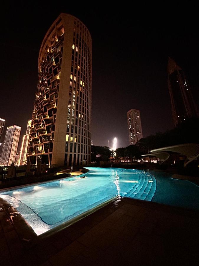 Private room in 3BR Ultra-Luxury-High-Rise Apartment next to BURJ KHALIFA, DUBAI MALL - 4