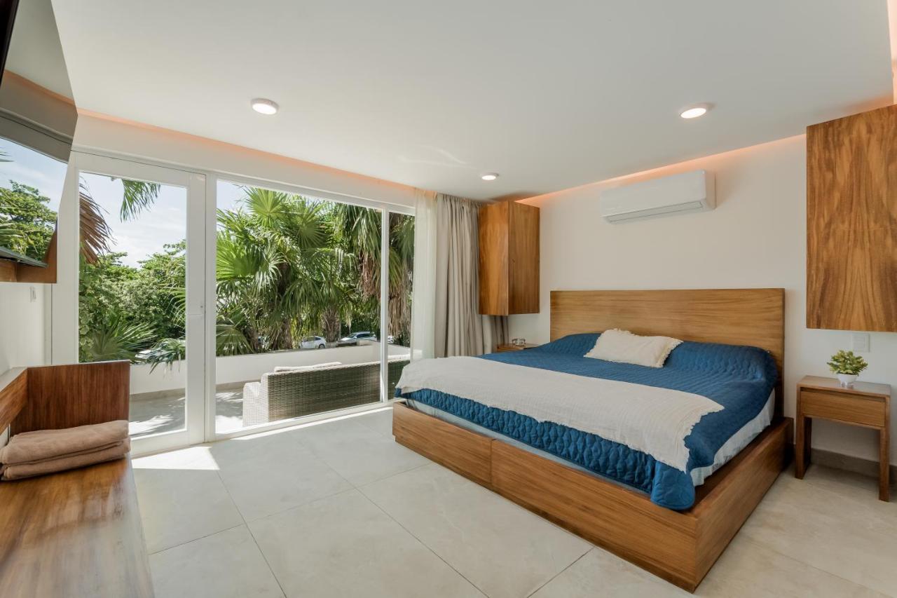 Renovated 2 BDR Beachfront by Casa Paraiso - 2