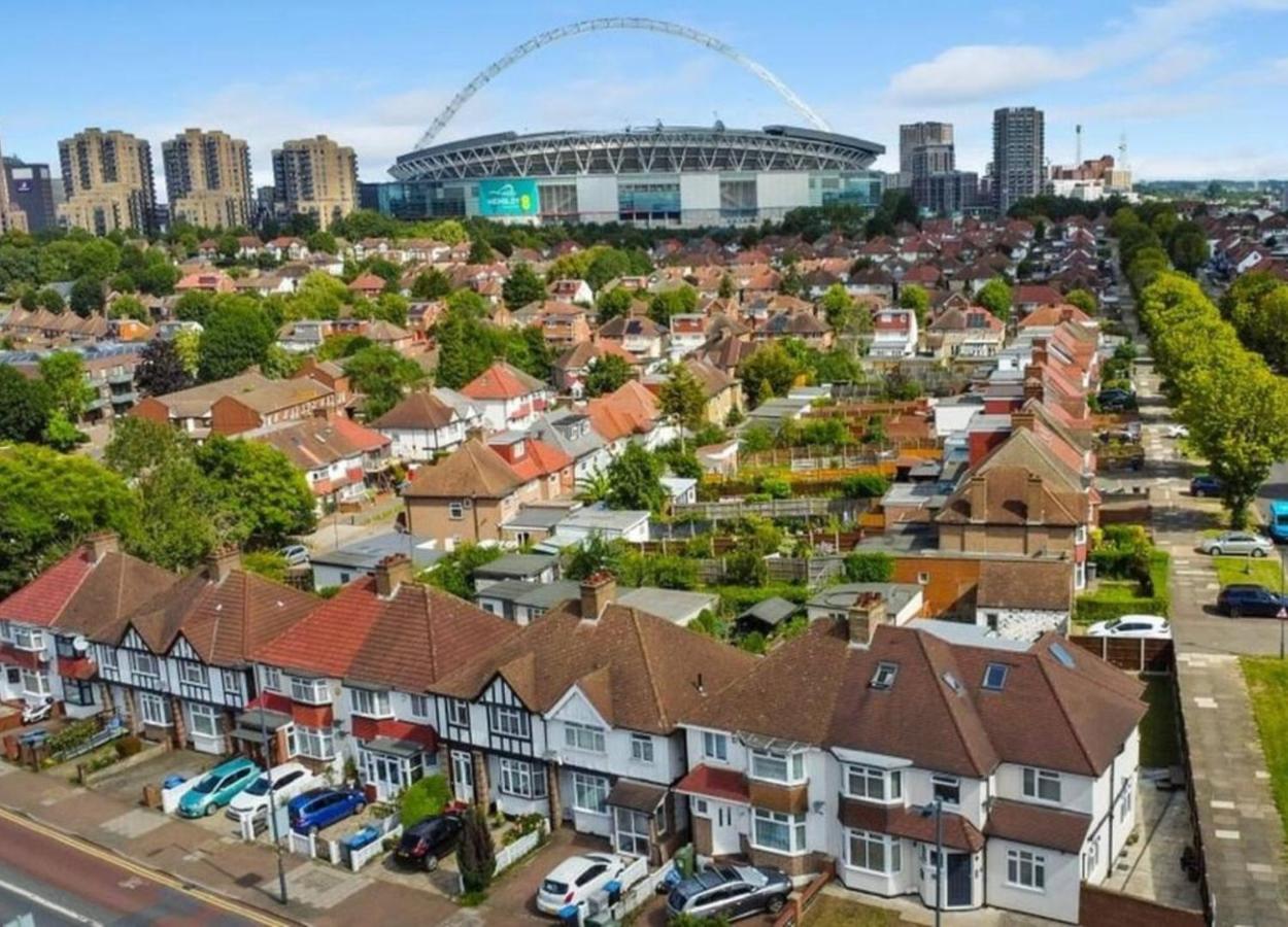 Stylish 1BR Apartment Wembley Stadium Sleeps 4 - 5