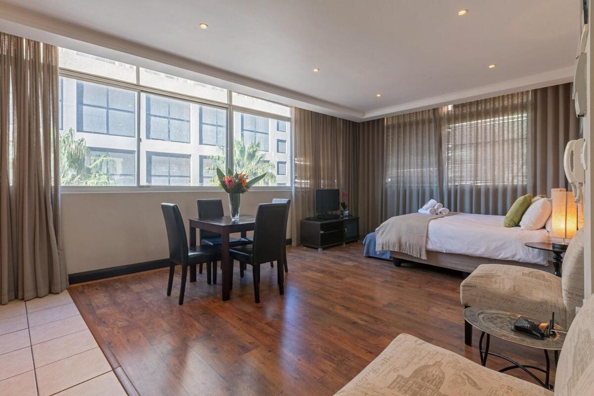 The Square 332 by CTHA - 4