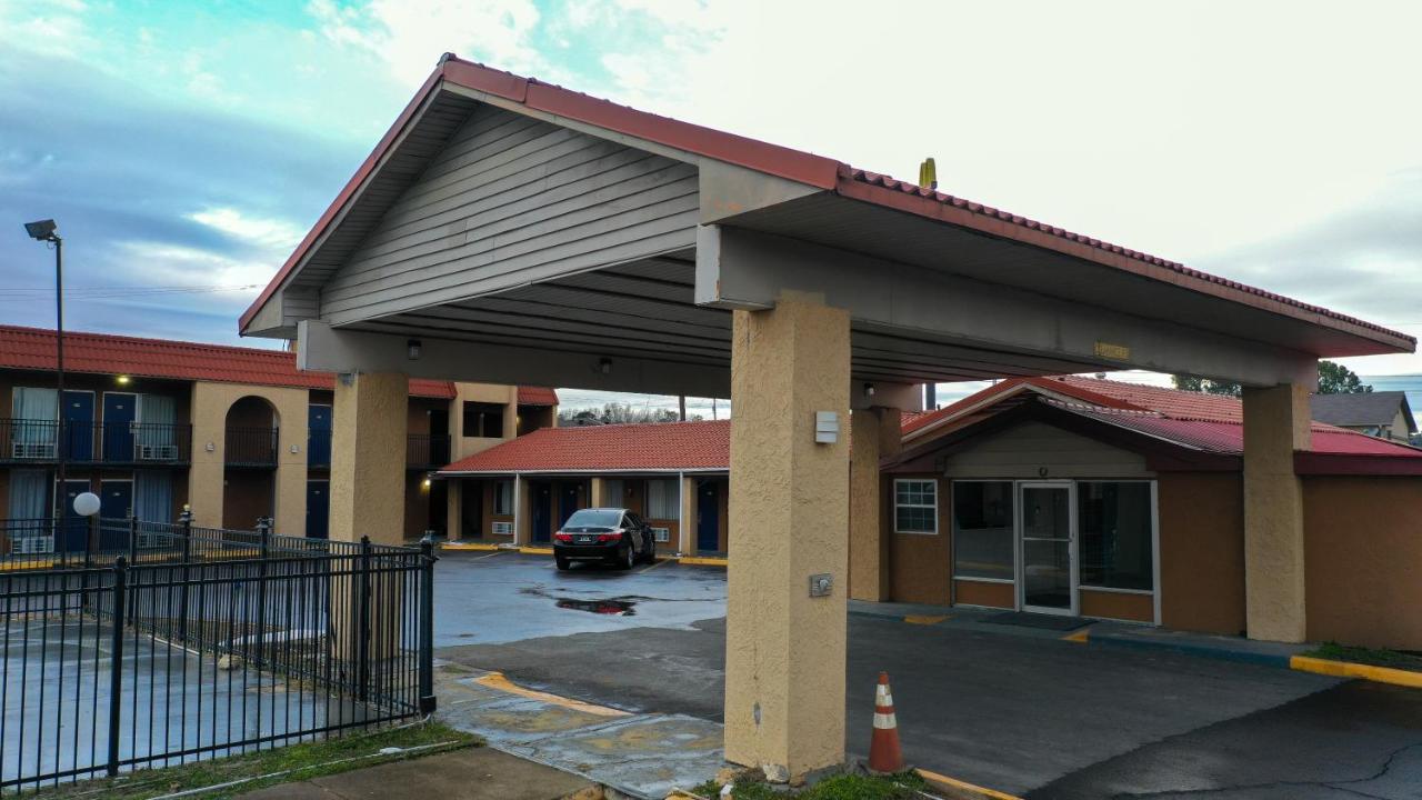 Economy Inn — photo 11