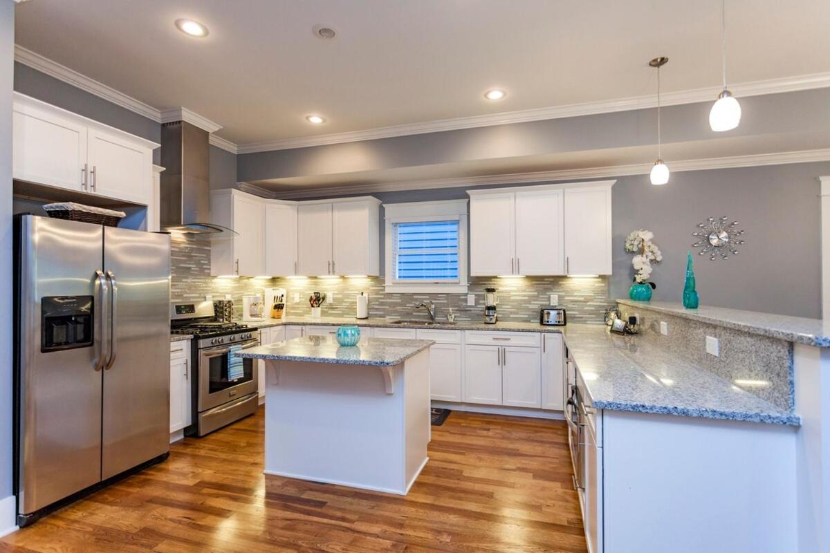 1B Rooftop Deck, 3mi to Broadway, Side by Side Houses Available