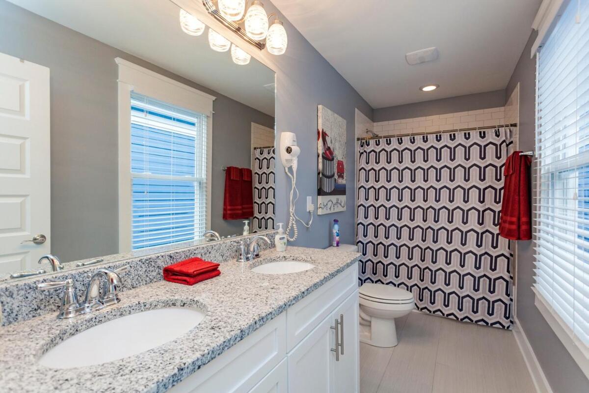 1B Rooftop Deck, 3mi to Broadway, Side by Side Houses Available - 3