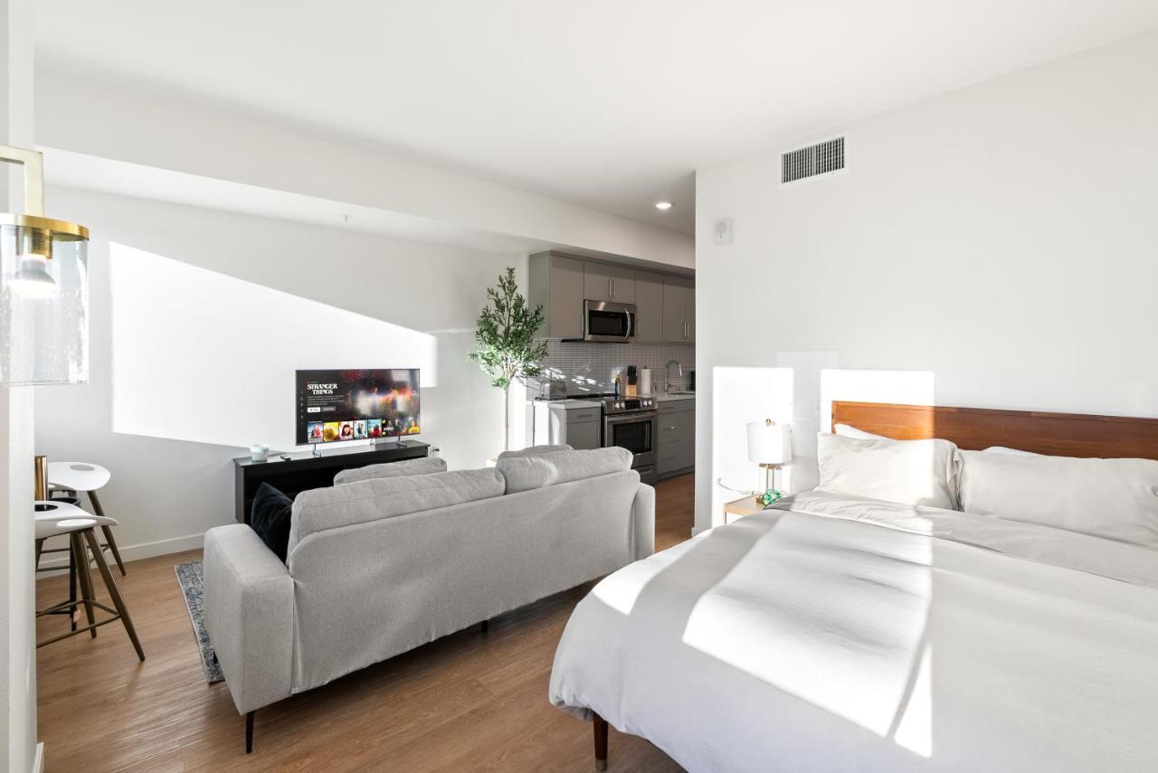 Bright Studio on Sunset Blvd, Free Parking, Gym, and Pool - 2