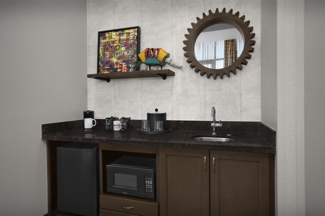 Hampton Inn and Suites Austin University Capitol - 3