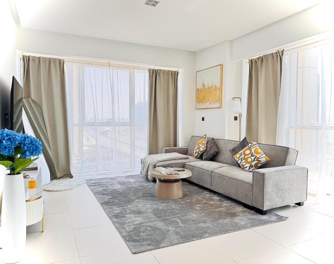 One bedroom Apartment in Dubai Marina next to the Marina Mall