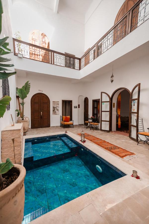 Riad white flowers - 4