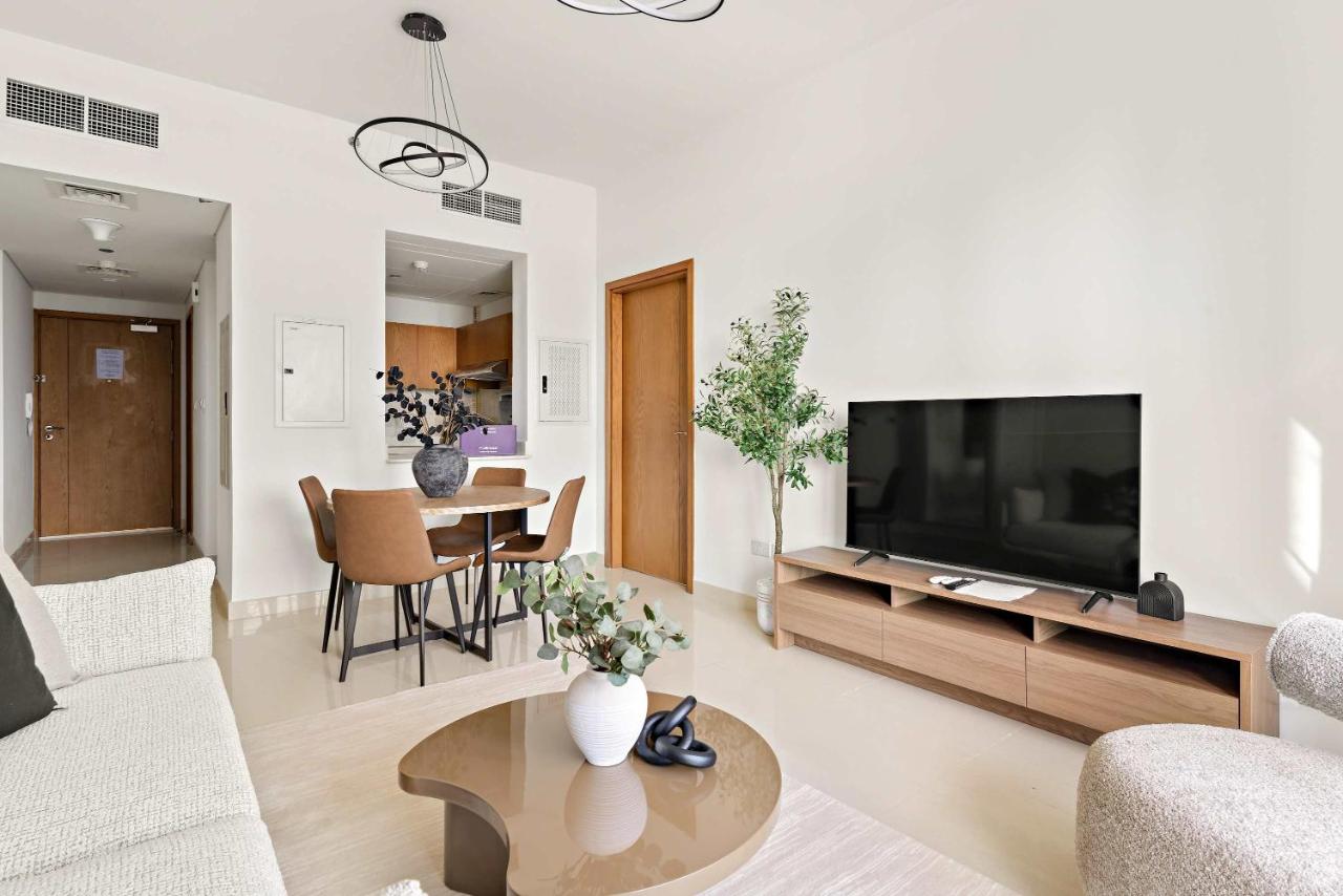 Silkhaus Vacation Homes 1BDR Near Reem Park at Julphar Tower - 3