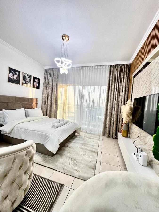 Spacious Modern Studio In downtown - 2