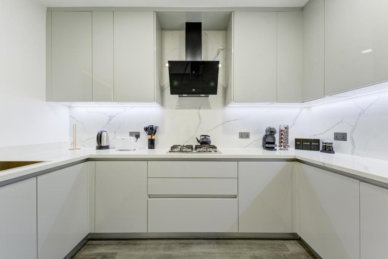 Souk Al Bahar Lavish 1-bedroom apartment with Burj Khalifa view at your doorstep by Norbu Holiday Homes - 5