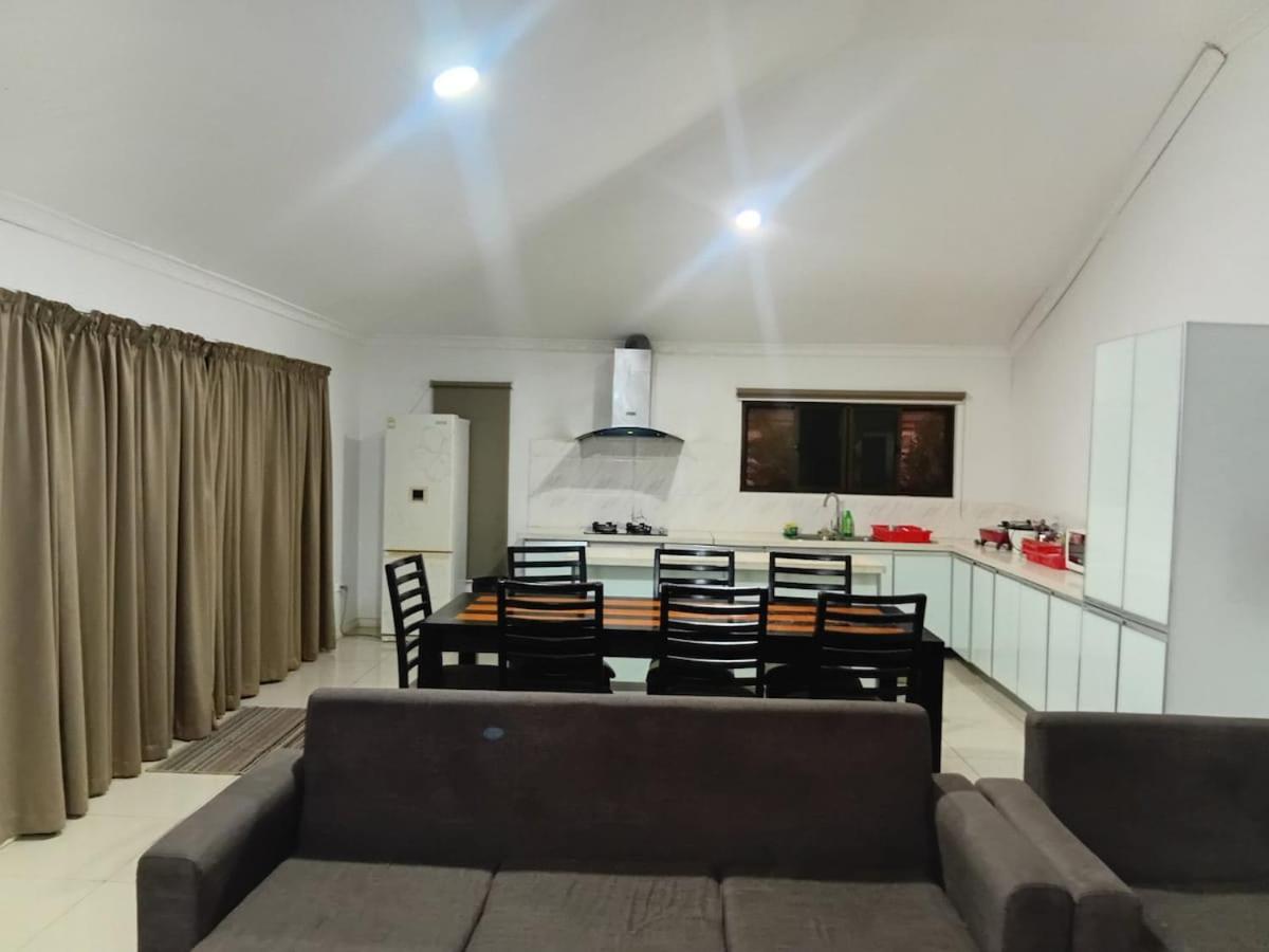 Large 4 Bedroom 7 Bed Villa in Sonaisali Rd, Nadi - 4