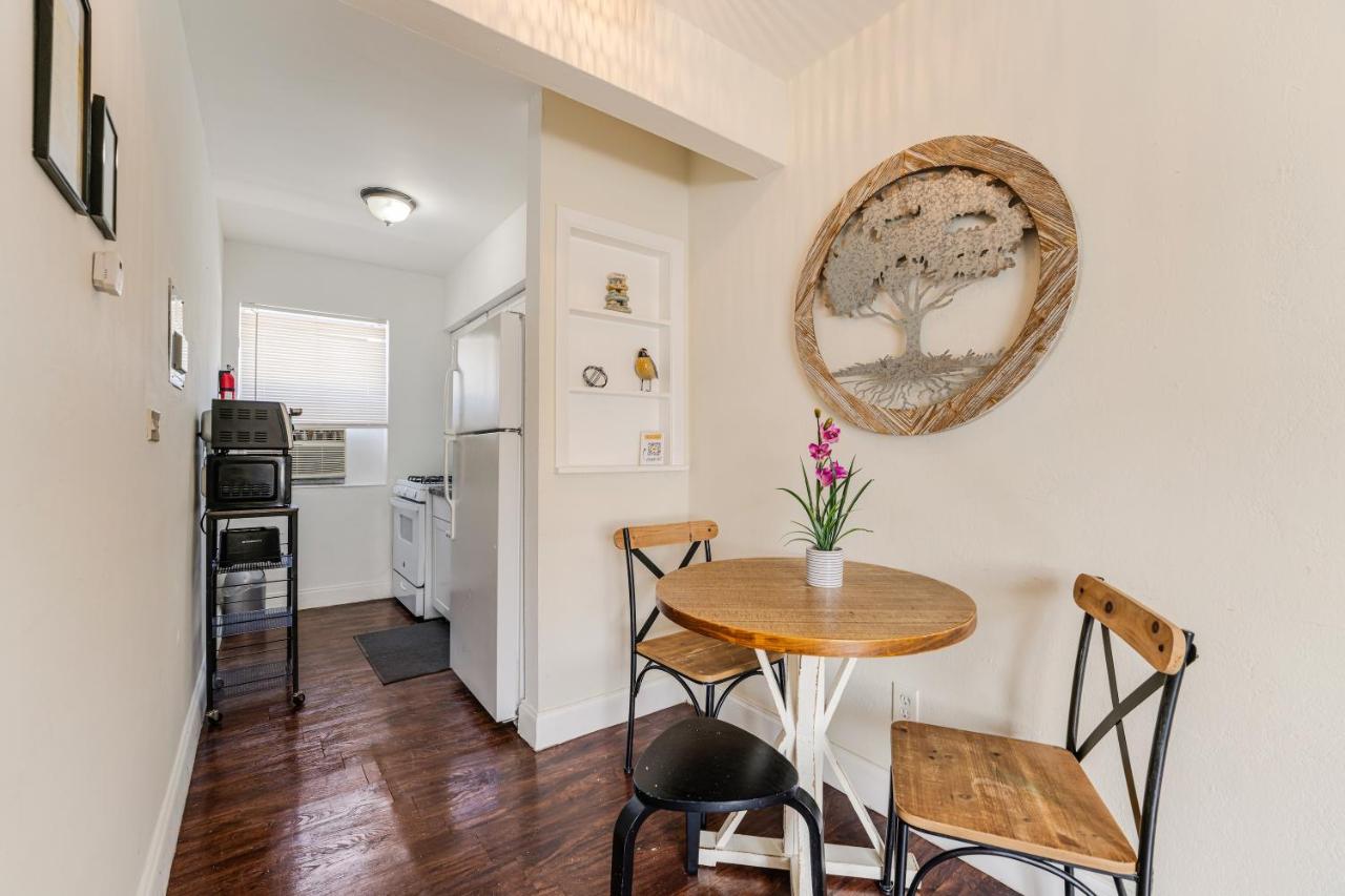 Cozy 1BR Apt Steps from Calle 8 & Mins to Brickell - 3