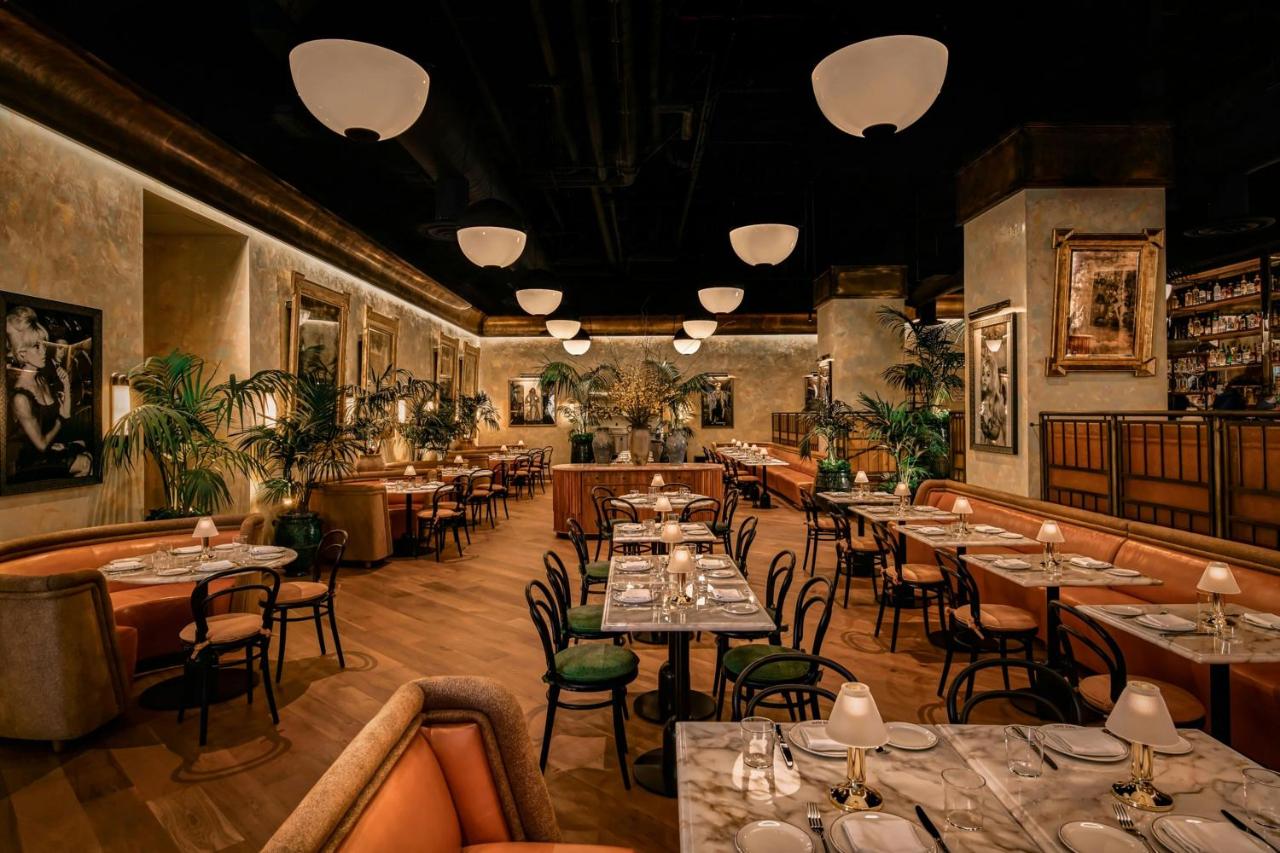 The Hollywood Grande, Autograph Collection - 5