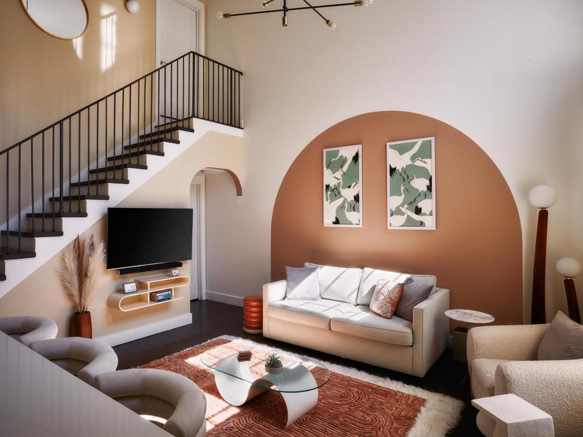 Penthouse In 12 South With Balcony, Near Broadway!