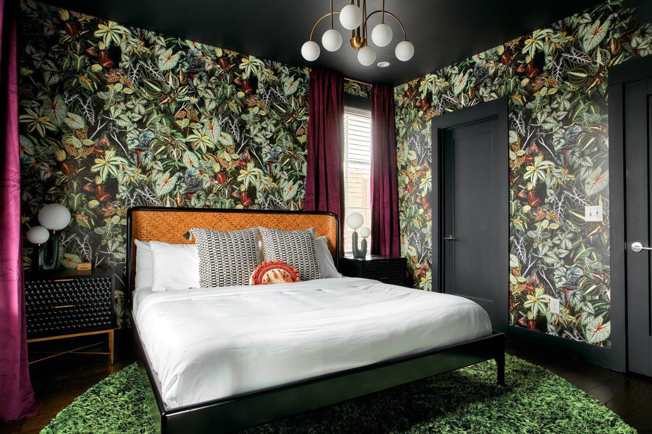 Upscale 12 South Penthouse with 2 Kings, Balcony 1 of 7 Themed Lofts at Cowrite, Find Coffee and Tacos Downstairs, Complimentary Spin Class, Walk to Shopping in 12 South, 10 Minutes to Broadway, Parking, 24 Hr Hospitality - 2