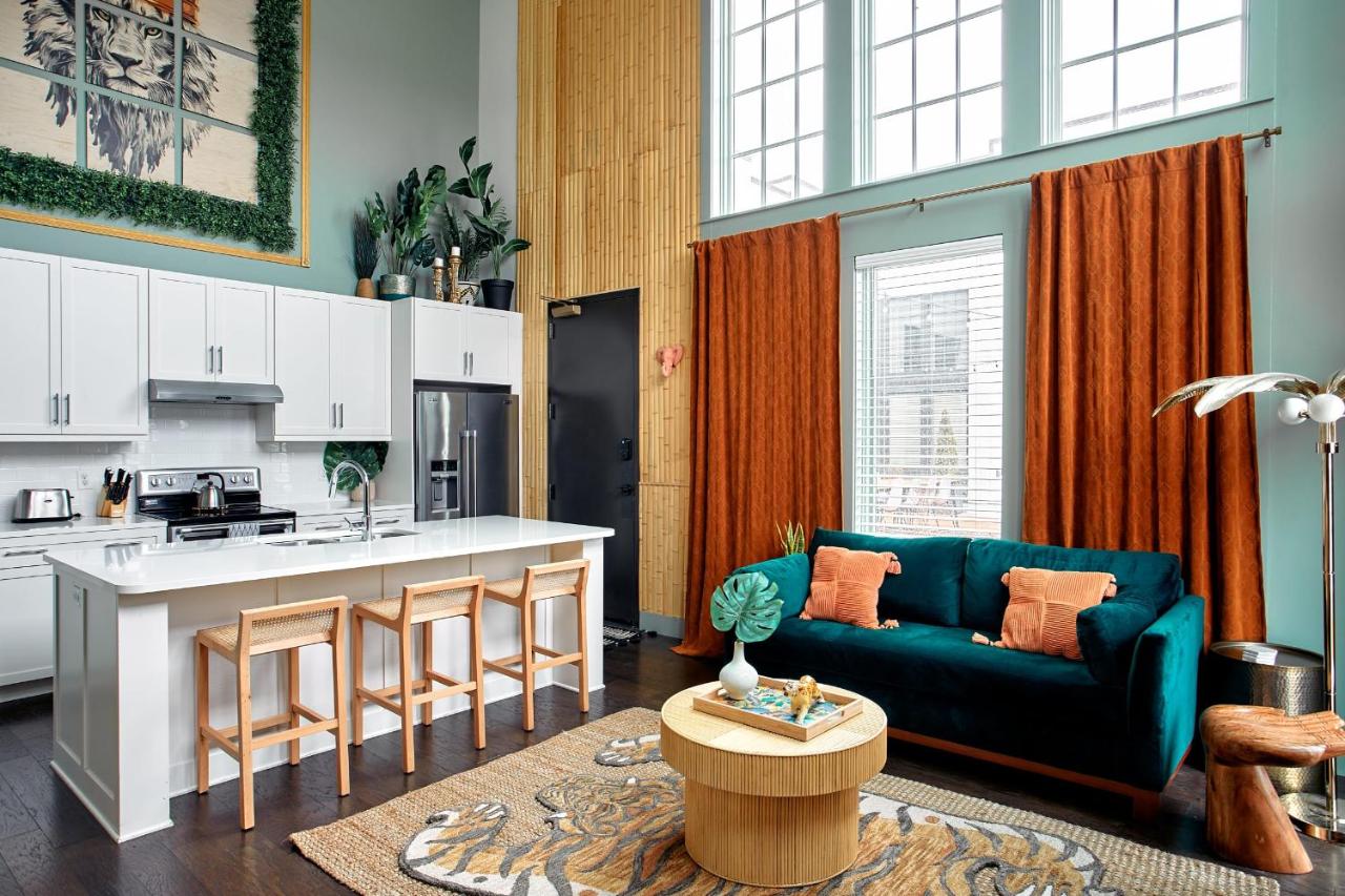 Upscale 12 South Penthouse with 2 Kings, Balcony 1 of 7 Themed Lofts at Cowrite, Find Coffee and Tacos Downstairs, Complimentary Spin Class, Walk to Shopping in 12 South, 10 Minutes to Broadway, Parking, 24 Hr Hospitality - 3