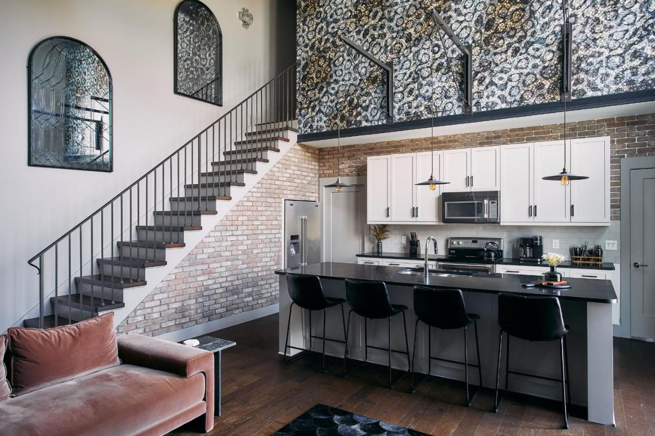 Stylish 2 Suite Penthouse Walk to Shopping, Food, 1 of 7 Themed Lofts at Cowrite, Find Coffee and Tacos Downstairs, Complimentary Spin Class, Walk to Shopping in 12 South, 10 Minutes to Broadway, Parking, 24 Hr Hospitality
