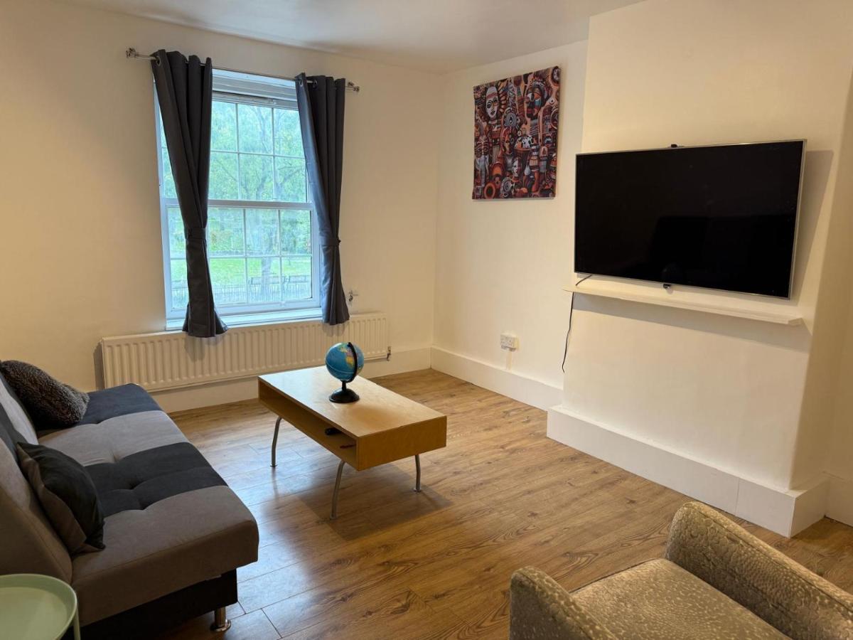 Central London 2BR Flat Ideal for Work & Family - 5