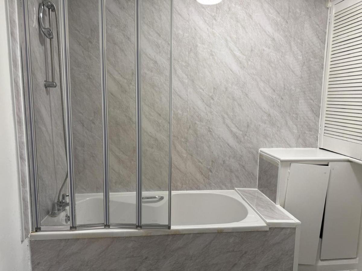 Central London 2BR Flat Ideal for Work & Family - 3