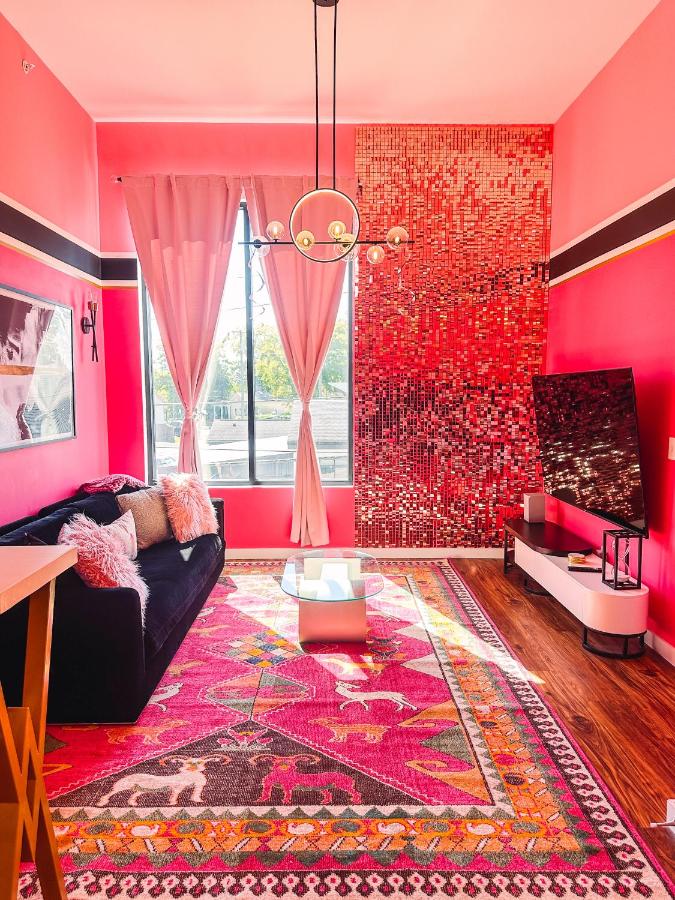 Dolly's Glam Getaway - Glittering Gem Near Broadway