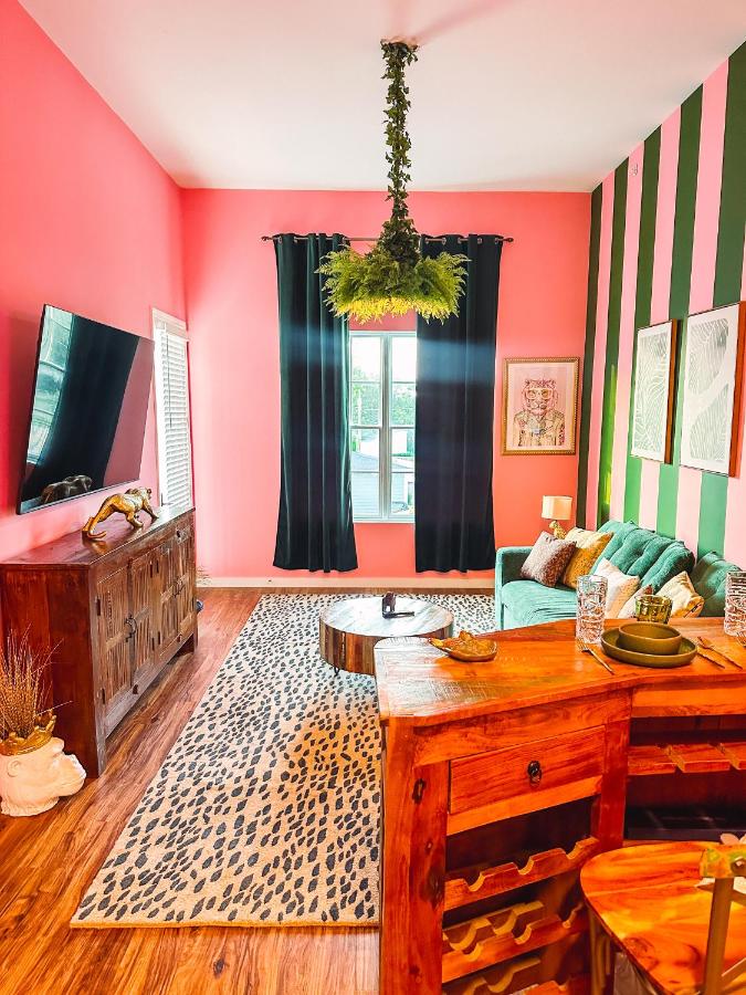 Dreaming With Dolly - Luxe Stay Near Broadway - 5