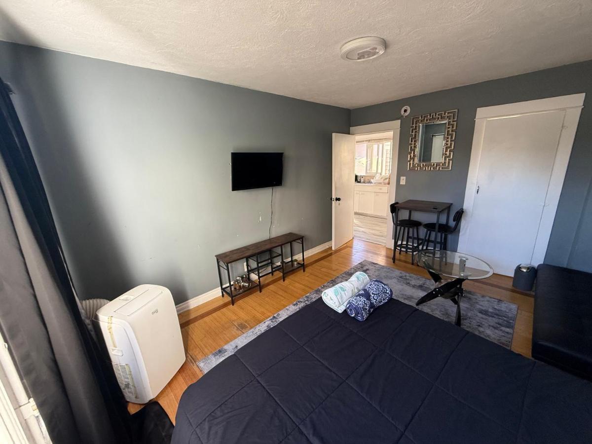 Private Room in East Hollywood - 5