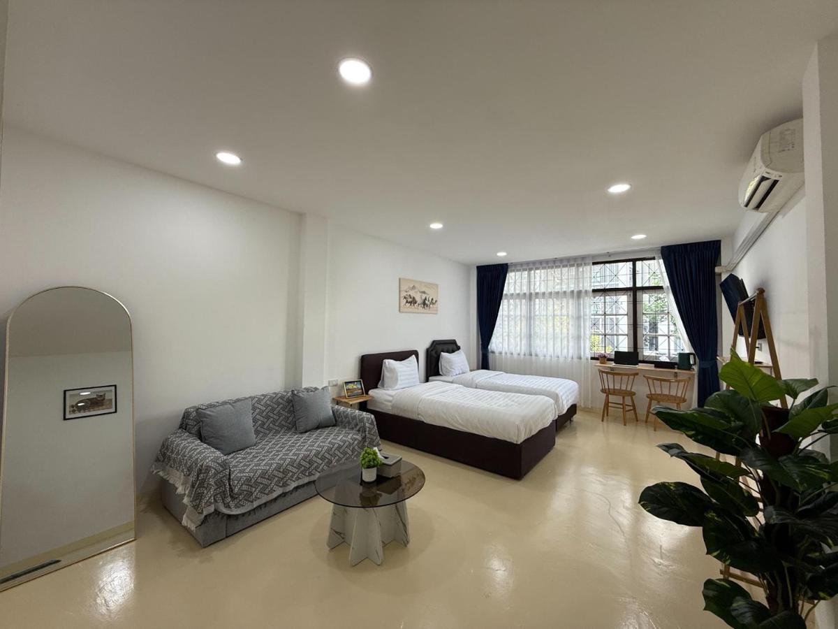 Sukhumvit 48 separated room quiet and comfortable with fast internet and smart TV - 2