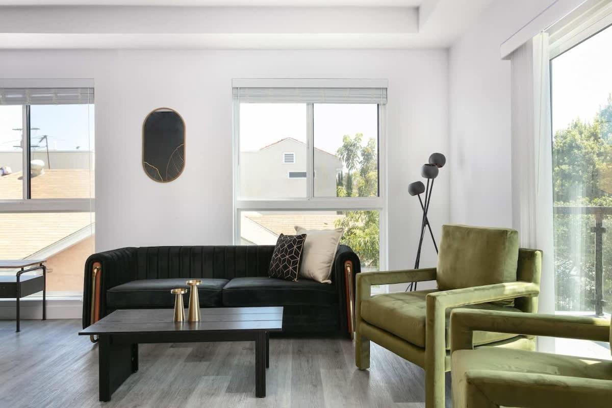 3BR Urban Retreat with Modern Amenities - 4