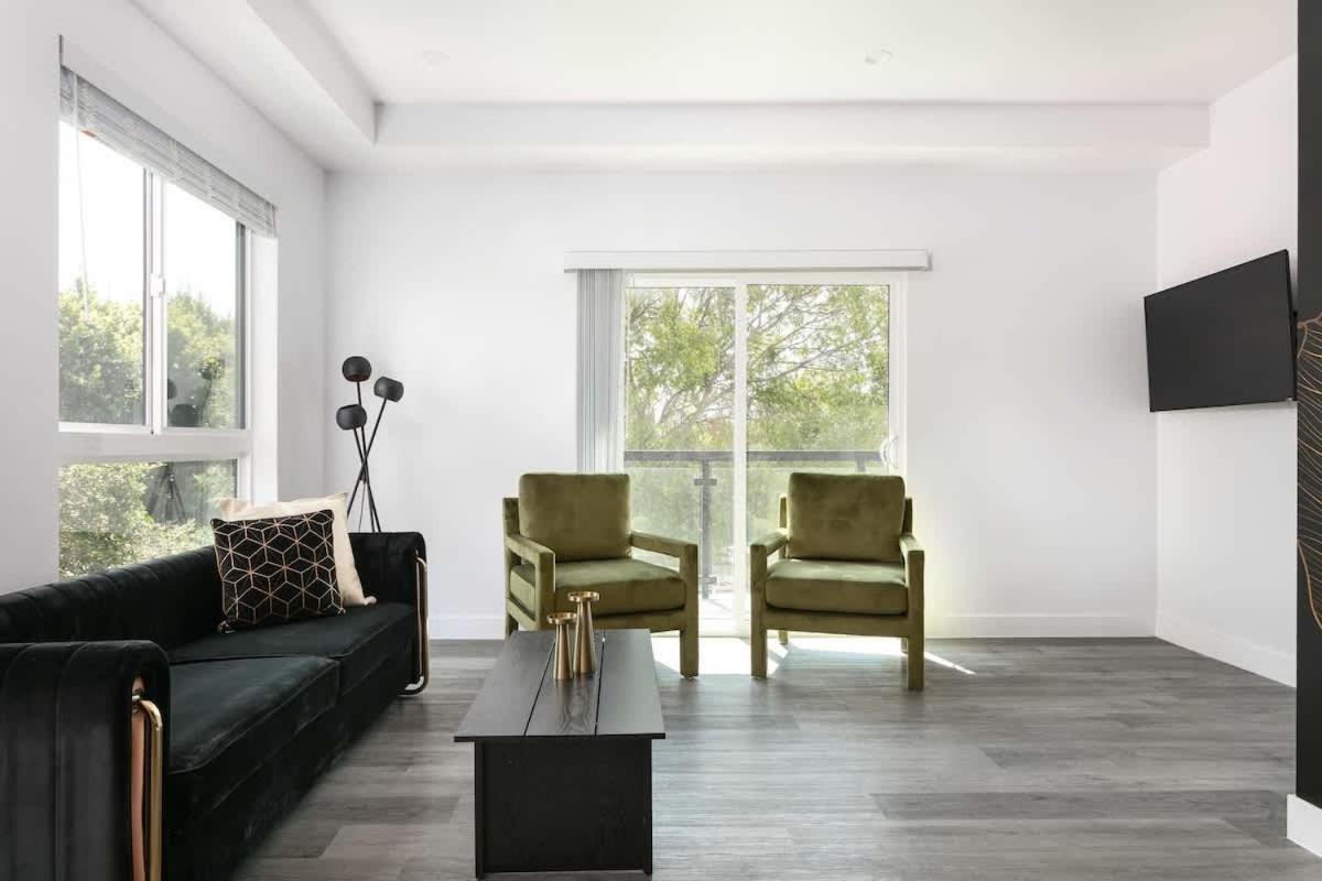 3BR Urban Retreat with Modern Amenities - 5