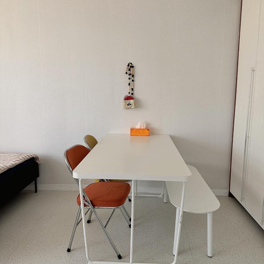 LATTE CHACHA STAY - 1 min Walk to Hongdae Station - Free Luggage Storage - 5