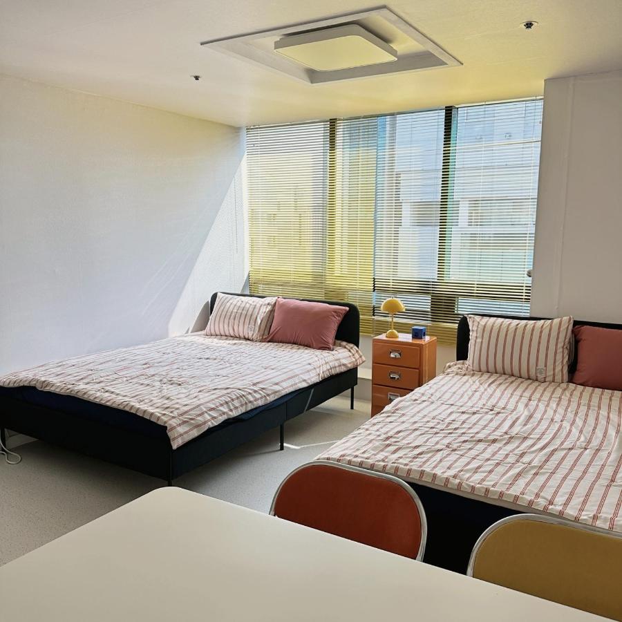 LATTE CHACHA STAY - 1 min Walk to Hongdae Station - Free Luggage Storage - 2