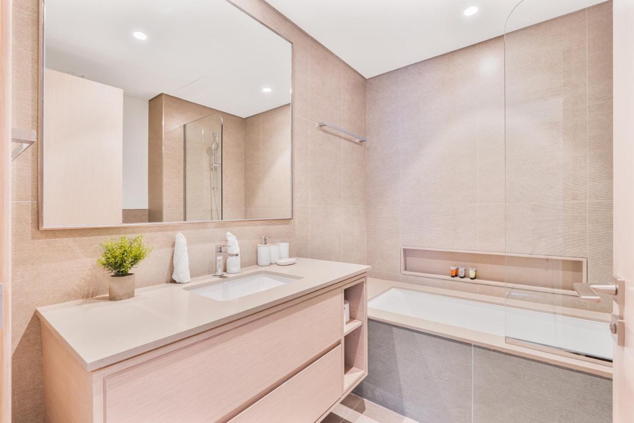 2Bed with spectacular Burj Khalifa & fountain view - 3