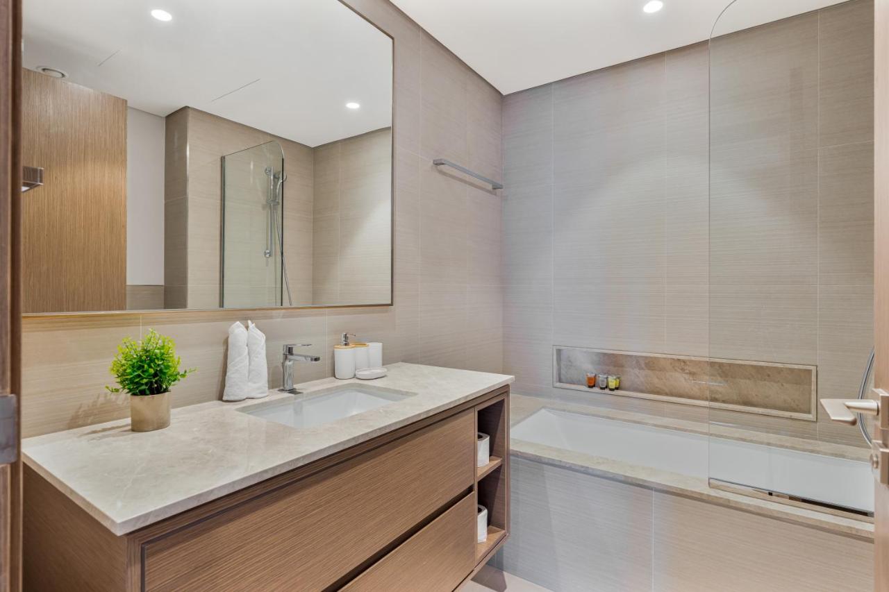 2Bed with spectacular Burj Khalifa & fountain view - 3