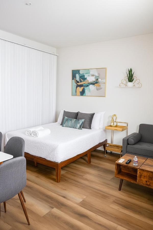 Ocean Breeze Marina Suites with Pool, Gym & Hot Tub - 2