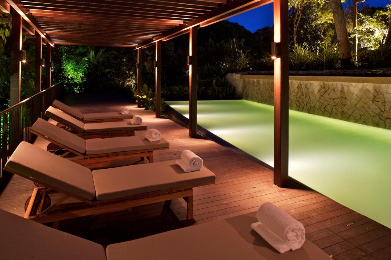 Rooftop swimming pool: Amara Sanctuary Resort Sentosa