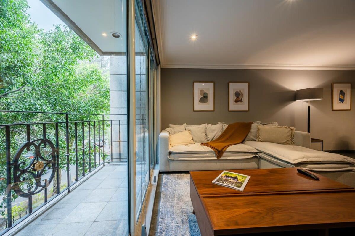 Capitalia Rest or Work Balcony Views Jacuzzi - 3