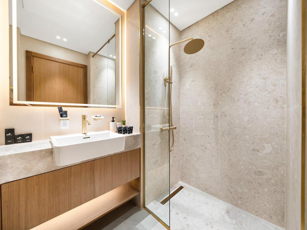 Modern Studio with Jacuzzi and Premium Amenities - 3