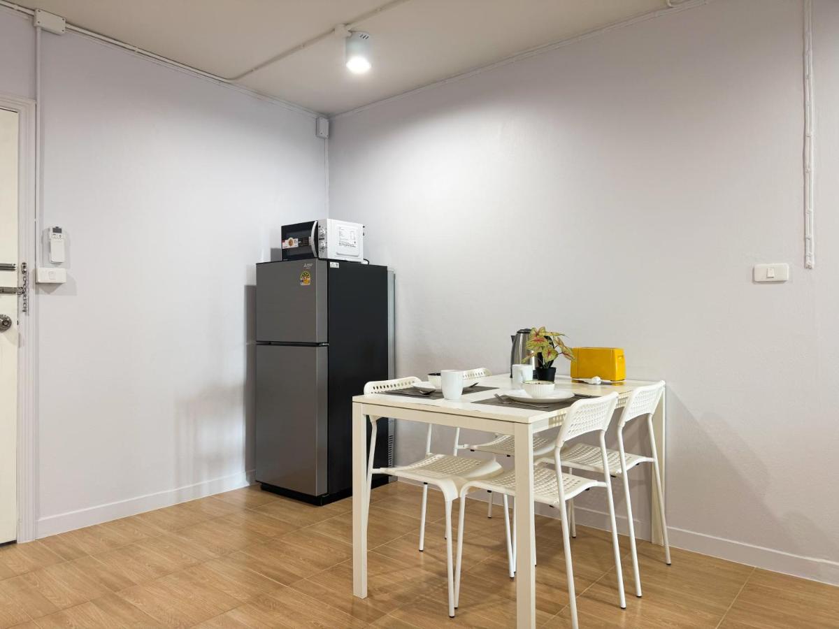 New 1BR King Bed Near BTS Nightlife Area - 4