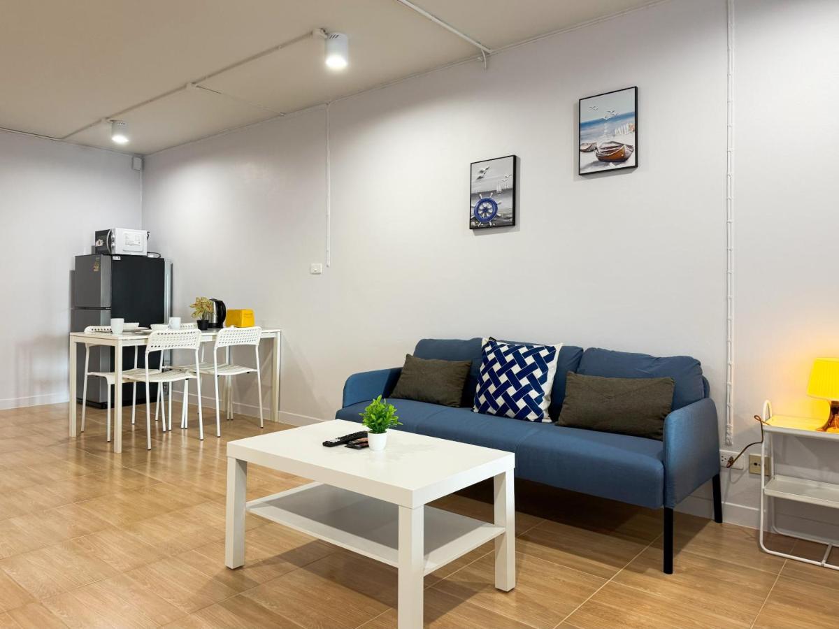 New 1BR King Bed Near BTS Nightlife Area - 5