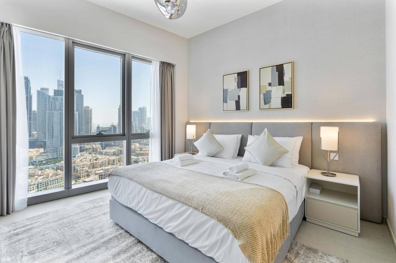 Luxury 4BR Full Burj khalifa & Fountain View, 1Gbps, PS5 - 2