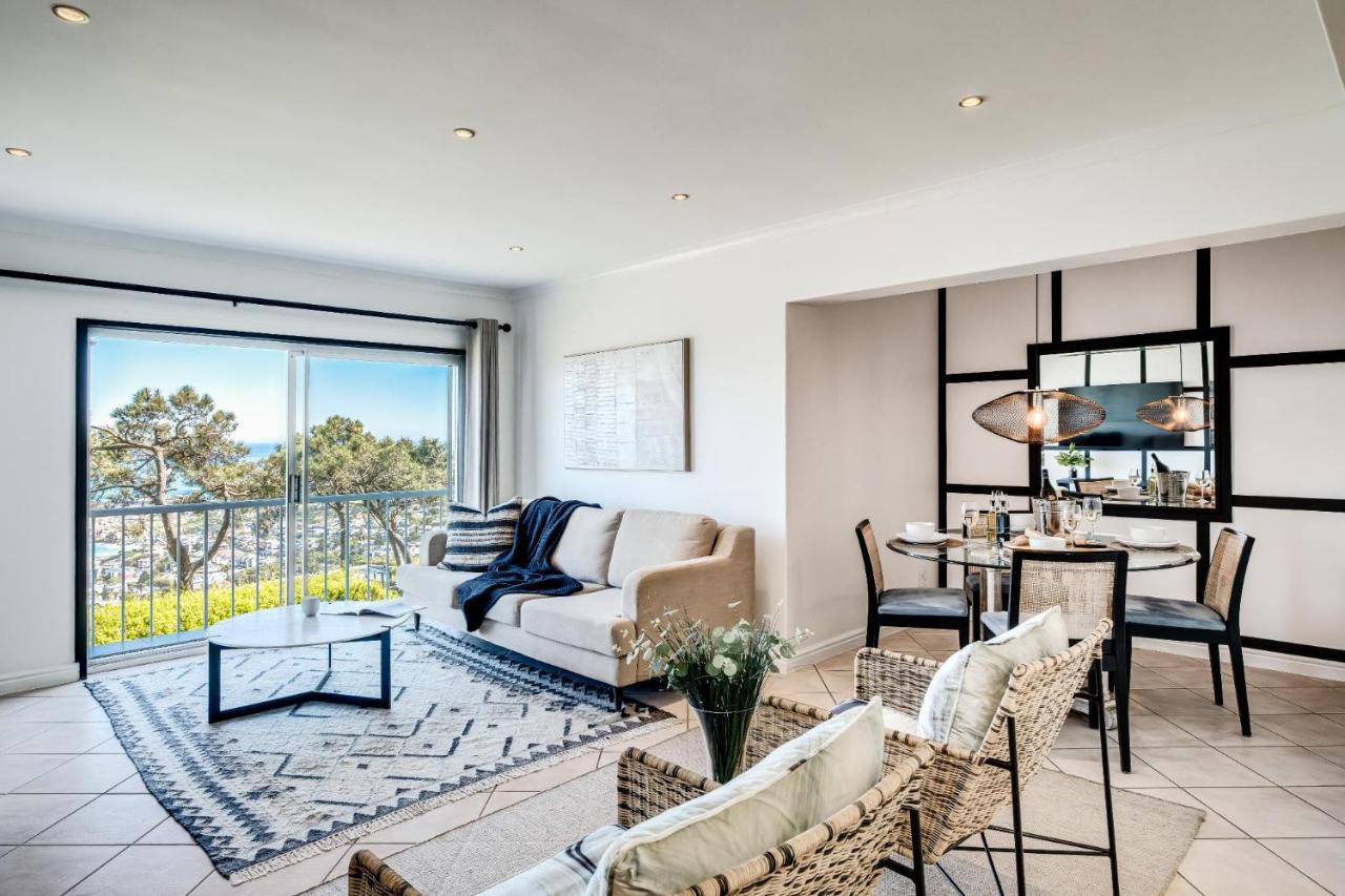 Chic 2bed in Camps Bay w Sea Views Bayview Rise
