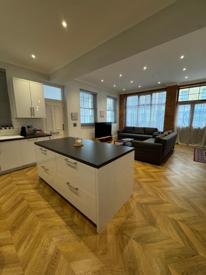 Modern Three-Bedroom Flat in Paddington - 5