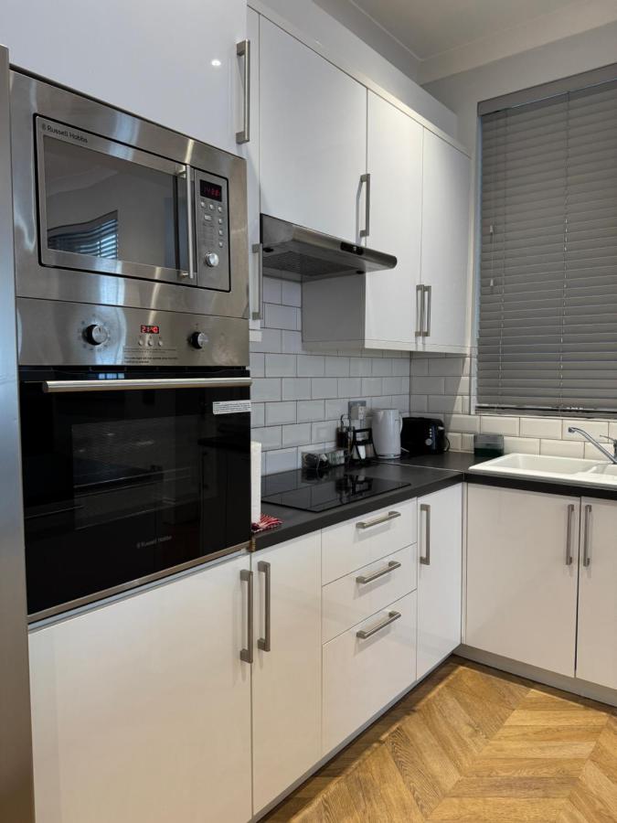 Modern Three-Bedroom Flat in Paddington - 4