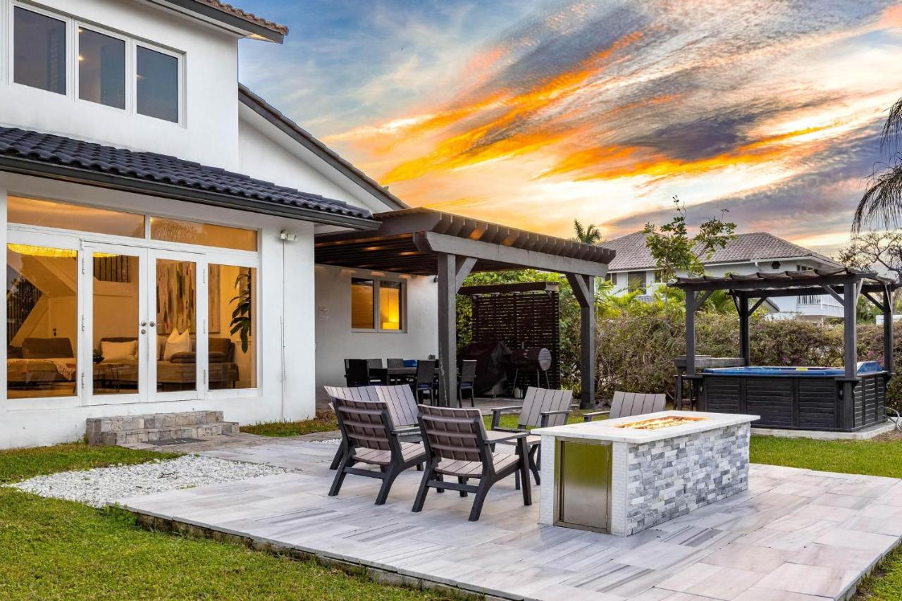 Villa Asher - Waterfront with dock - 3