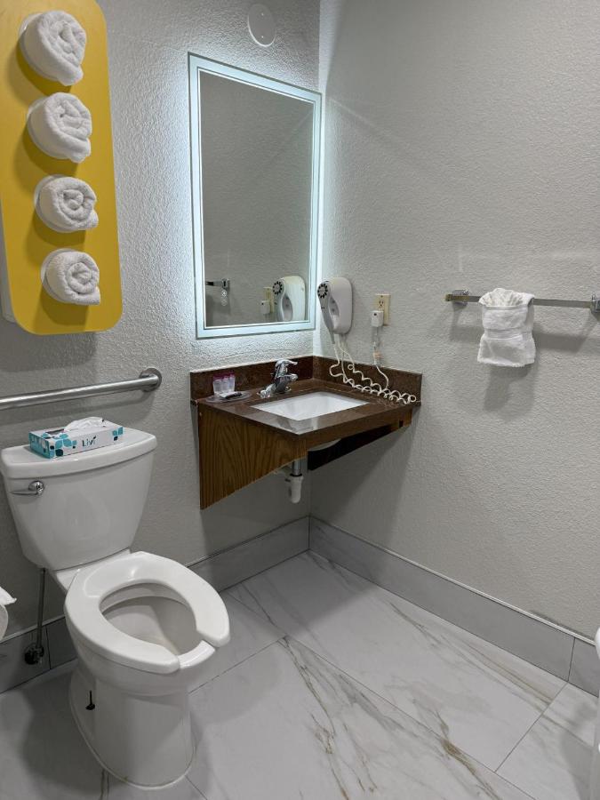Town House Extended Stay Motel — photo 17
