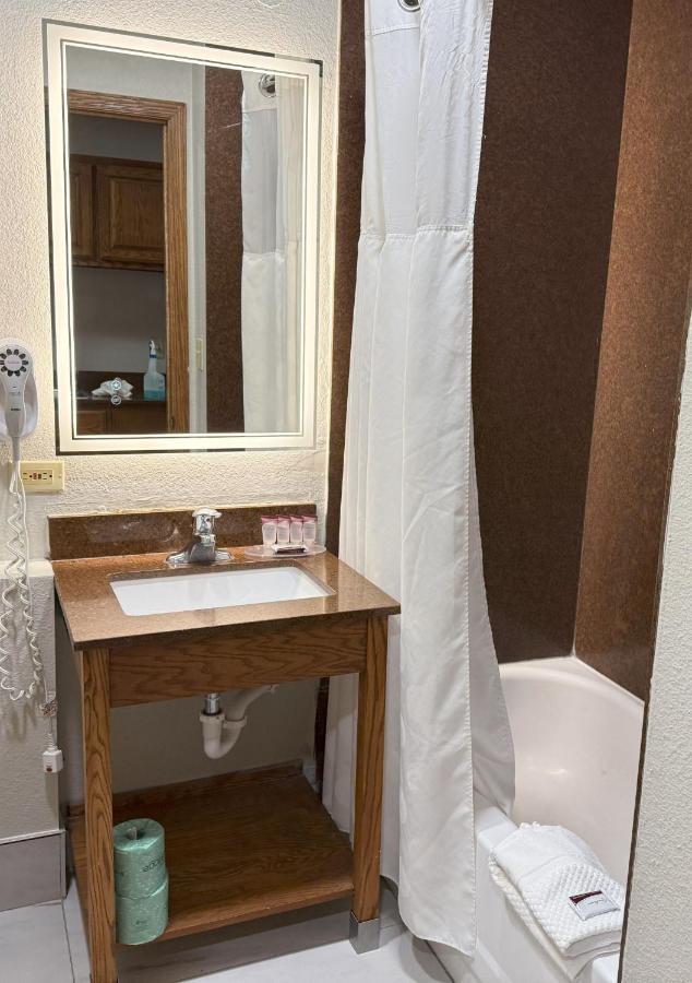 Town House Extended Stay Motel — photo 16