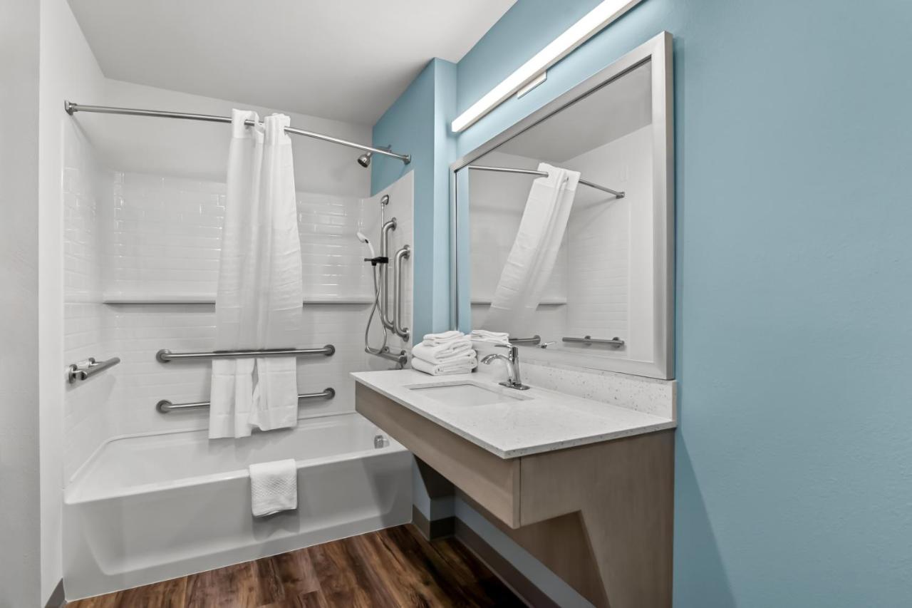 WoodSpring Suites Newington — photo 8
