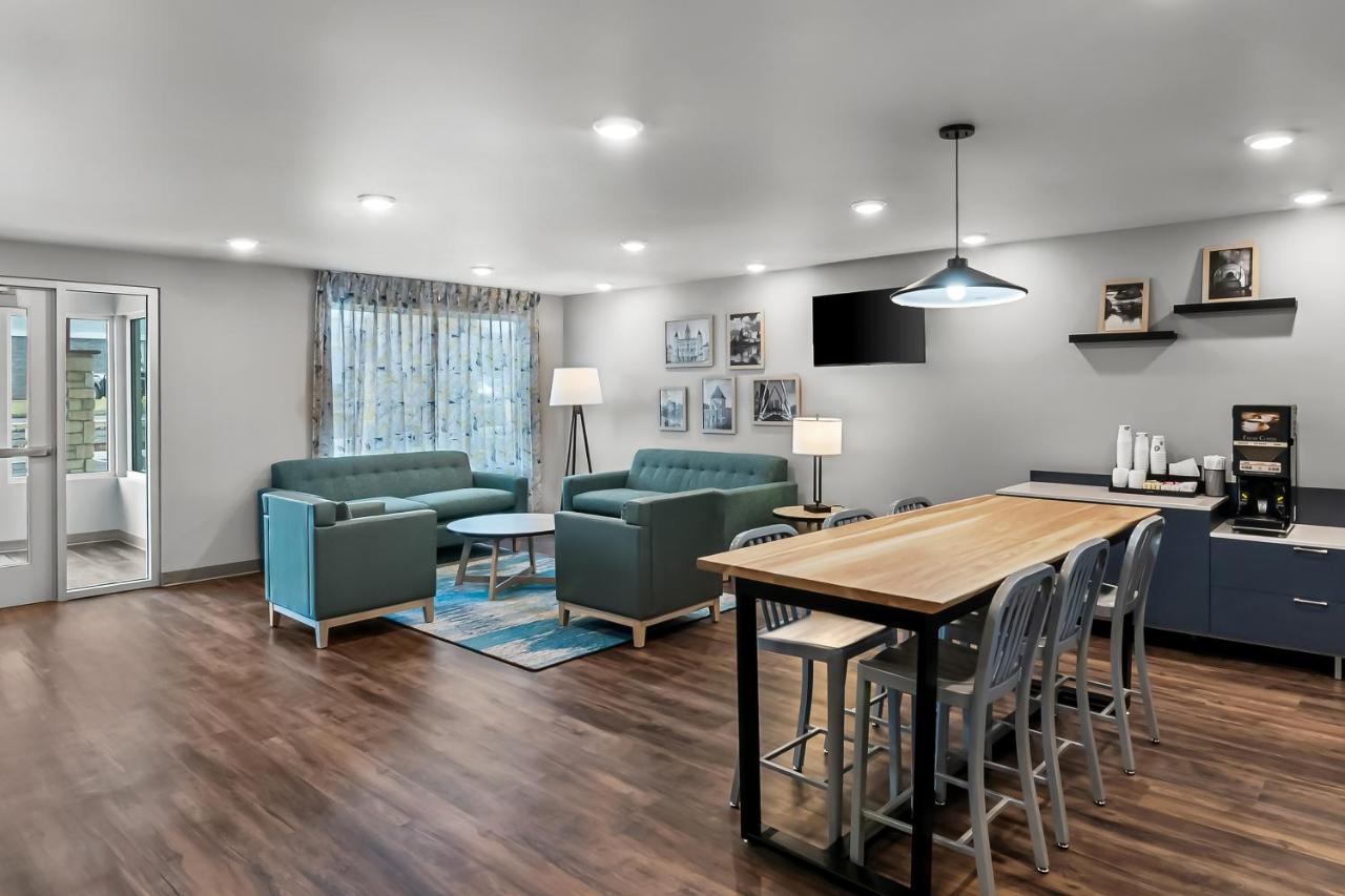WoodSpring Suites Newington — photo 12